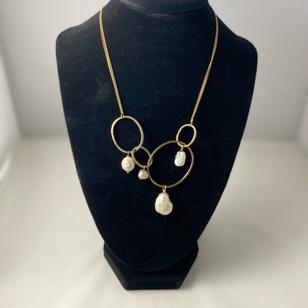 Elegant Gold and Fresh Water Pearl Necklace